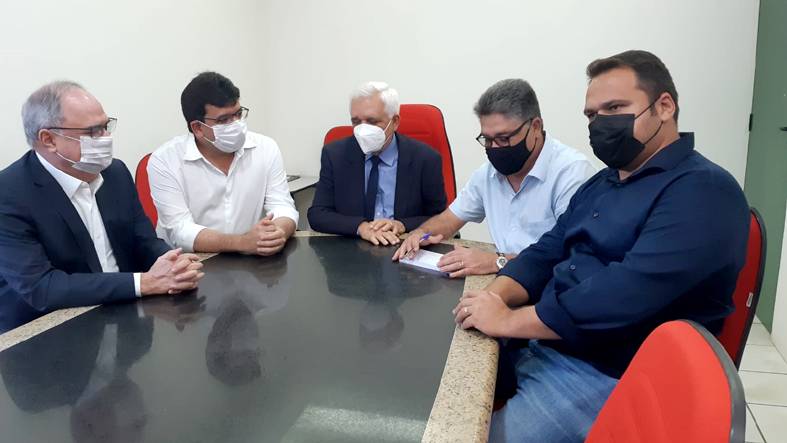 Themístocles cutuca Sílvio Mendes e diz que Rafael não esconde que seu candidato é Lula